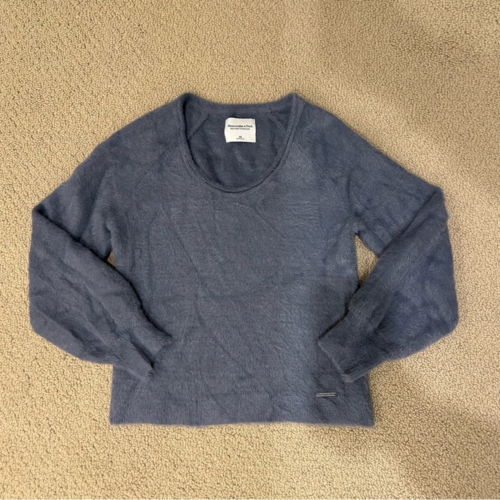 A&F | Fuzzy Blue Sweater Balloon Sleeve